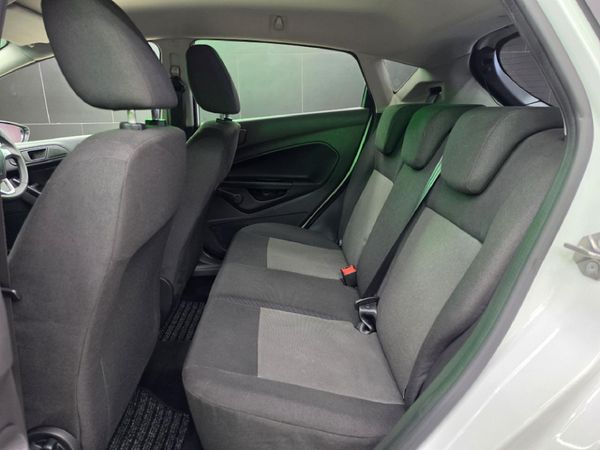 2014-Ford-Fiesta-14-Ambiente-5-dr image:16
