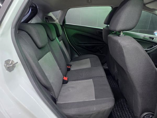 2014-Ford-Fiesta-14-Ambiente-5-dr image:17