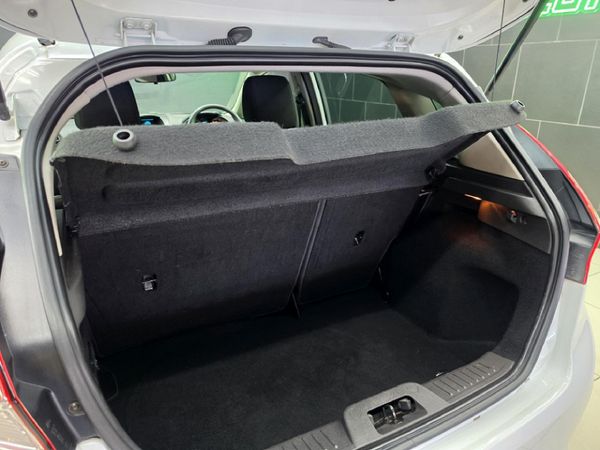 2014-Ford-Fiesta-14-Ambiente-5-dr image:18