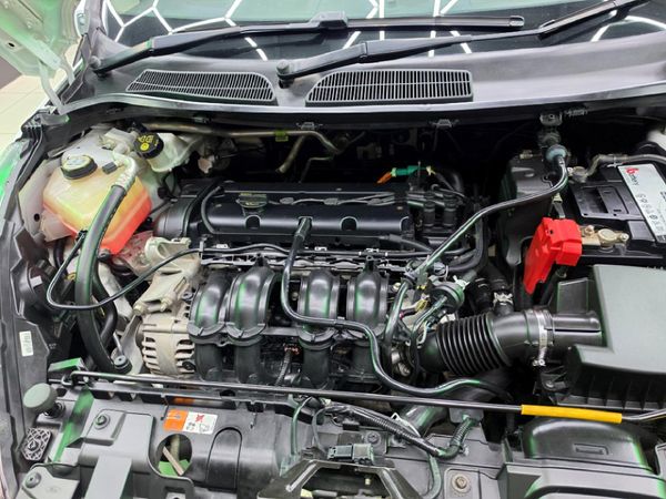 2014-Ford-Fiesta-14-Ambiente-5-dr image:19