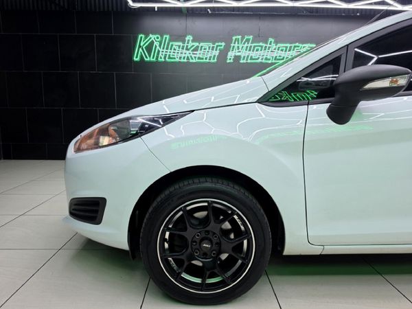 2014-Ford-Fiesta-14-Ambiente-5-dr image:6