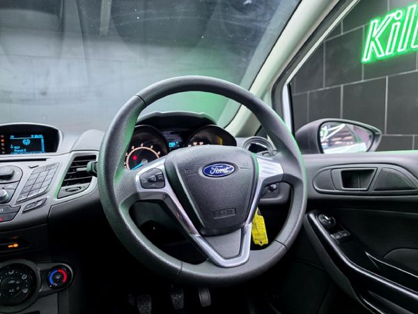 2014-Ford-Fiesta-14-Ambiente-5-dr image:8
