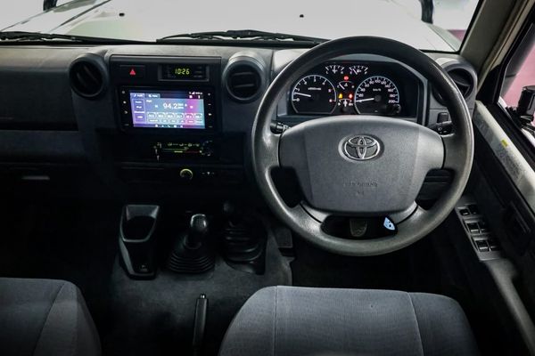 2019-Toyota-Land-Cruiser-79-45-D-4D-LV-V8-DOUBLE-CAB image:20
