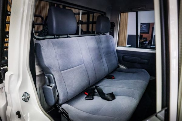 2019-Toyota-Land-Cruiser-79-45-D-4D-LV-V8-DOUBLE-CAB image:27