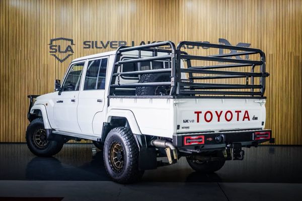 2019-Toyota-Land-Cruiser-79-45-D-4D-LV-V8-DOUBLE-CAB image:2