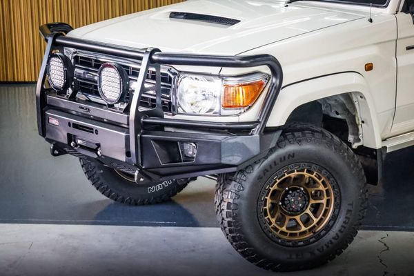 2019-Toyota-Land-Cruiser-79-45-D-4D-LV-V8-DOUBLE-CAB image:8