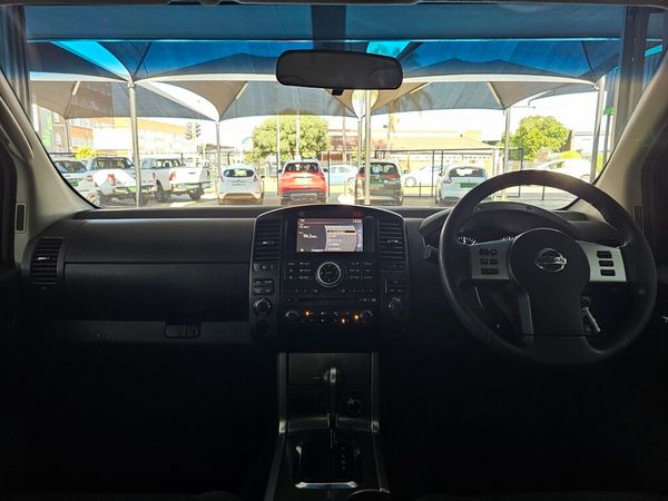 2012-Nissan-Navara-30-dCi-LE-Auto-4x4-Double-Cab image:9