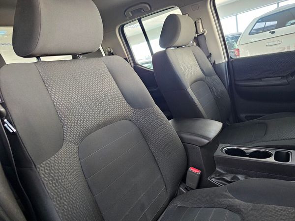 2012-Nissan-Navara-30-dCi-LE-Auto-4x4-Double-Cab image:10