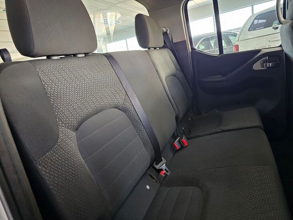 2012-Nissan-Navara-30-dCi-LE-Auto-4x4-Double-Cab image:11