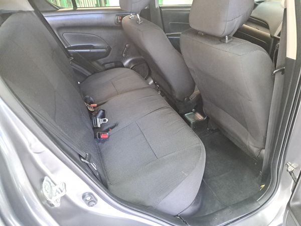 2015-Suzuki-Swift-12-GL image:5