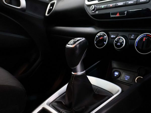 2021-Hyundai-Venue-10-TGDI-Motion image:13