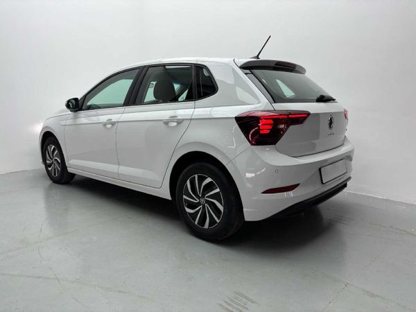 2025-Volkswagen-Polo-10-TSI-Life-Auto-DSG image:4