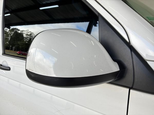 2017-Volkswagen-Kombi-20-TDI-Auto-103kW-Trendline image:9