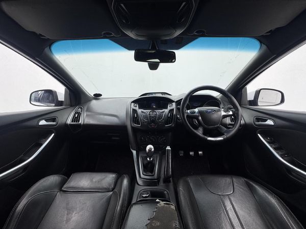 2014-Ford-Focus-20-GTDi-ST1-5-dr image:10