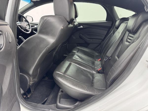 2014-Ford-Focus-20-GTDi-ST1-5-dr image:11