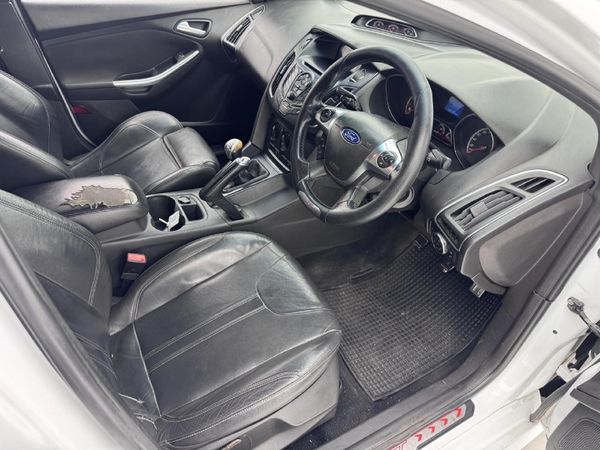 2014-Ford-Focus-20-GTDi-ST1-5-dr image:13