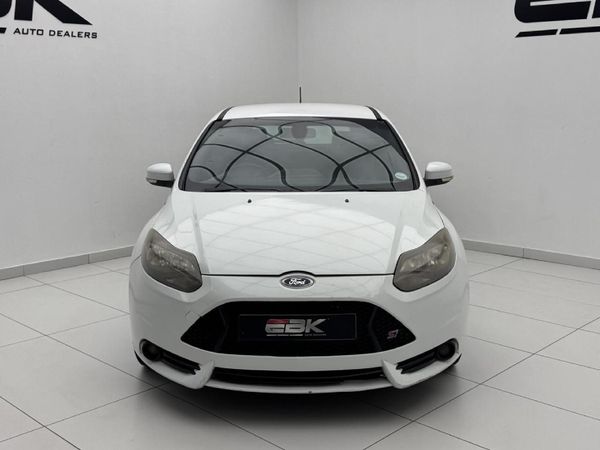 2014-Ford-Focus-20-GTDi-ST1-5-dr image:1