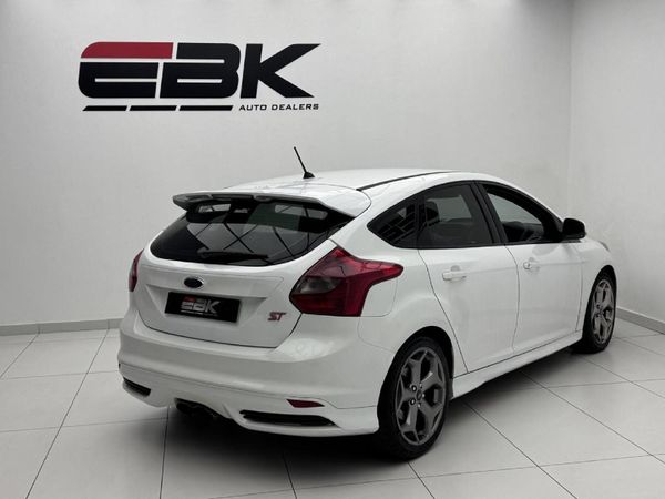 2014-Ford-Focus-20-GTDi-ST1-5-dr image:5