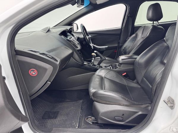 2014-Ford-Focus-20-GTDi-ST1-5-dr image:6