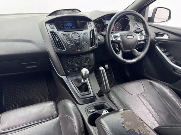 2014-Ford-Focus-20-GTDi-ST1-5-dr image:7