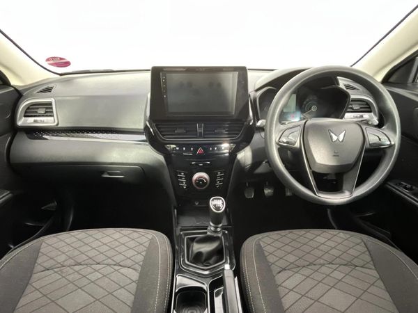 2025-Mahindra-XUV-3XO-12T-MX2 image:1