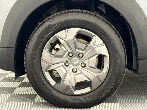 2025-Mahindra-XUV-3XO-12T-MX2 image:4