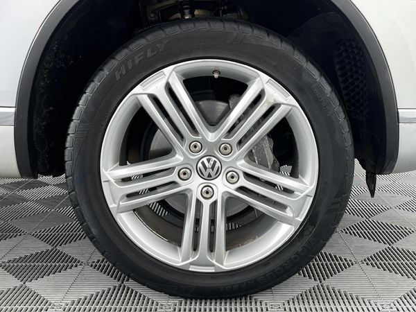 2017-Volkswagen-Touareg-GP-30-V6-TDI-Luxury-Auto image:4