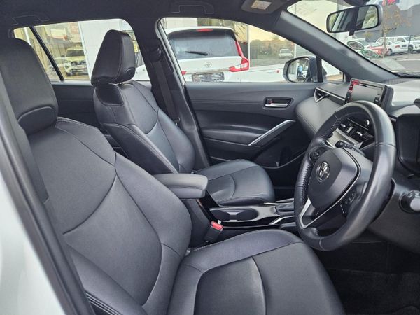2025-Toyota-Corolla-Cross-18-XS-Hybrid image:6