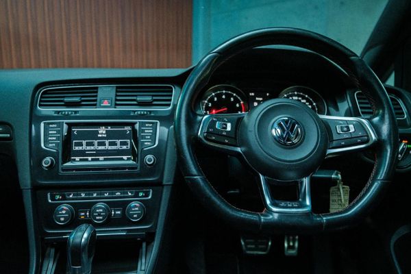 2015-Volkswagen-Golf-VII-GTI-20-TSI-Auto image:9