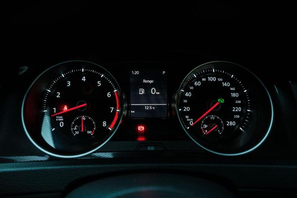 2015-Volkswagen-Golf-VII-GTI-20-TSI-Auto image:11