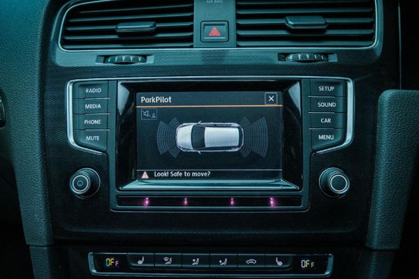 2015-Volkswagen-Golf-VII-GTI-20-TSI-Auto image:12