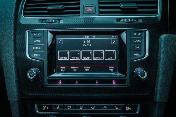 2015-Volkswagen-Golf-VII-GTI-20-TSI-Auto image:13