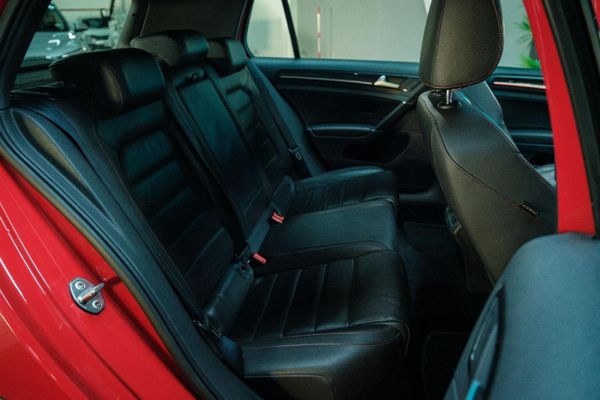 2015-Volkswagen-Golf-VII-GTI-20-TSI-Auto image:18