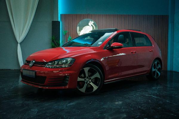 2015-Volkswagen-Golf-VII-GTI-20-TSI-Auto image:1
