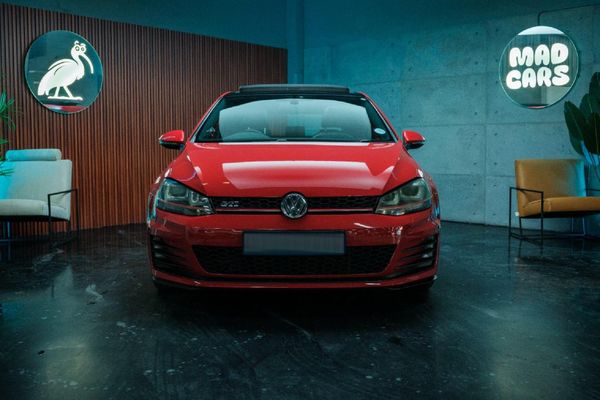2015-Volkswagen-Golf-VII-GTI-20-TSI-Auto image:2