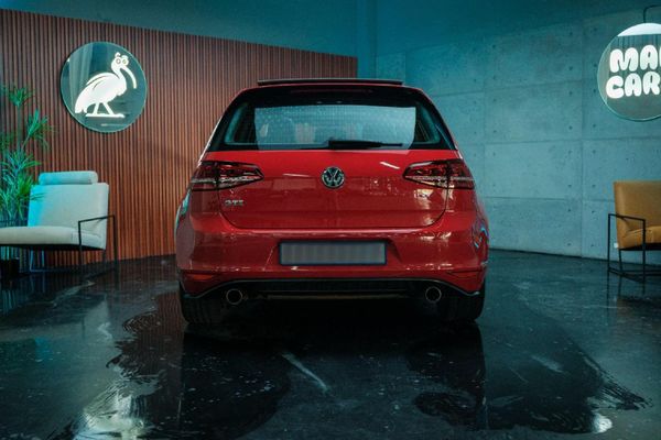 2015-Volkswagen-Golf-VII-GTI-20-TSI-Auto image:3