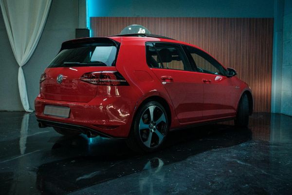 2015-Volkswagen-Golf-VII-GTI-20-TSI-Auto image:4