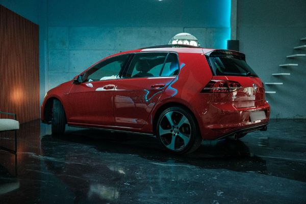 2015-Volkswagen-Golf-VII-GTI-20-TSI-Auto image:5