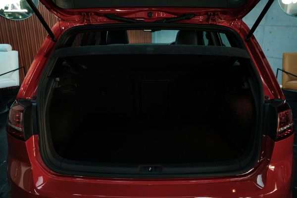 2015-Volkswagen-Golf-VII-GTI-20-TSI-Auto image:6