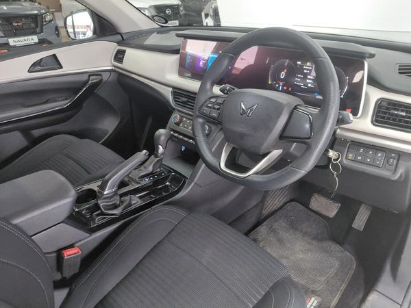2024-Mahindra-XUV-700-20-AX5-Auto image:9