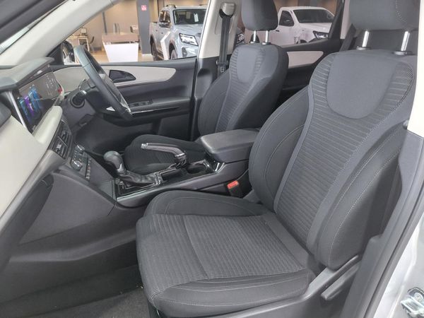 2024-Mahindra-XUV-700-20-AX5-Auto image:13