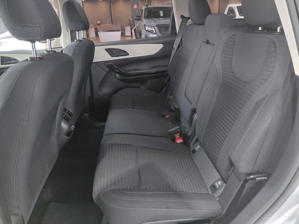 2024-Mahindra-XUV-700-20-AX5-Auto image:14