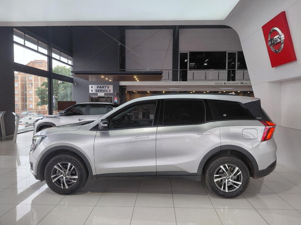 2024-Mahindra-XUV-700-20-AX5-Auto image:6