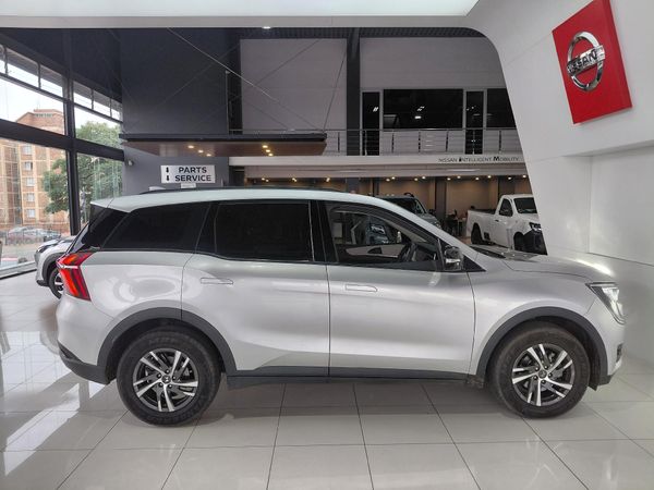 2024-Mahindra-XUV-700-20-AX5-Auto image:7