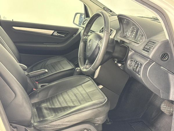 2011-Mercedes-Benz-A-Class-A-180-CDI-Avantgarde-Auto image:9