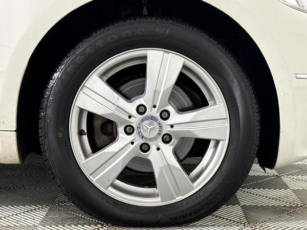 2011-Mercedes-Benz-A-Class-A-180-CDI-Avantgarde-Auto image:4