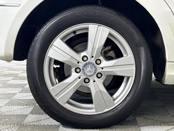 2011-Mercedes-Benz-A-Class-A-180-CDI-Avantgarde-Auto image:6