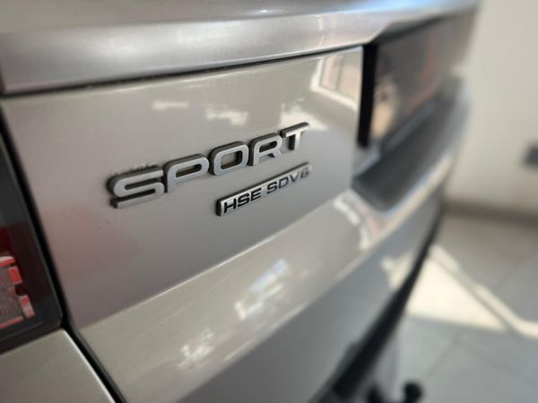 2014-Land-Rover-Range-Rover-Sport-30-SDV6-HSE image:12