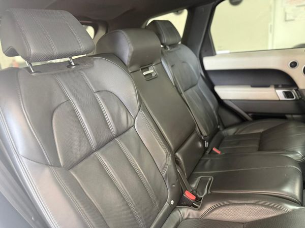 2014-Land-Rover-Range-Rover-Sport-30-SDV6-HSE image:17