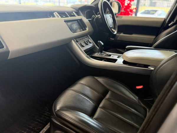 2014-Land-Rover-Range-Rover-Sport-30-SDV6-HSE image:5